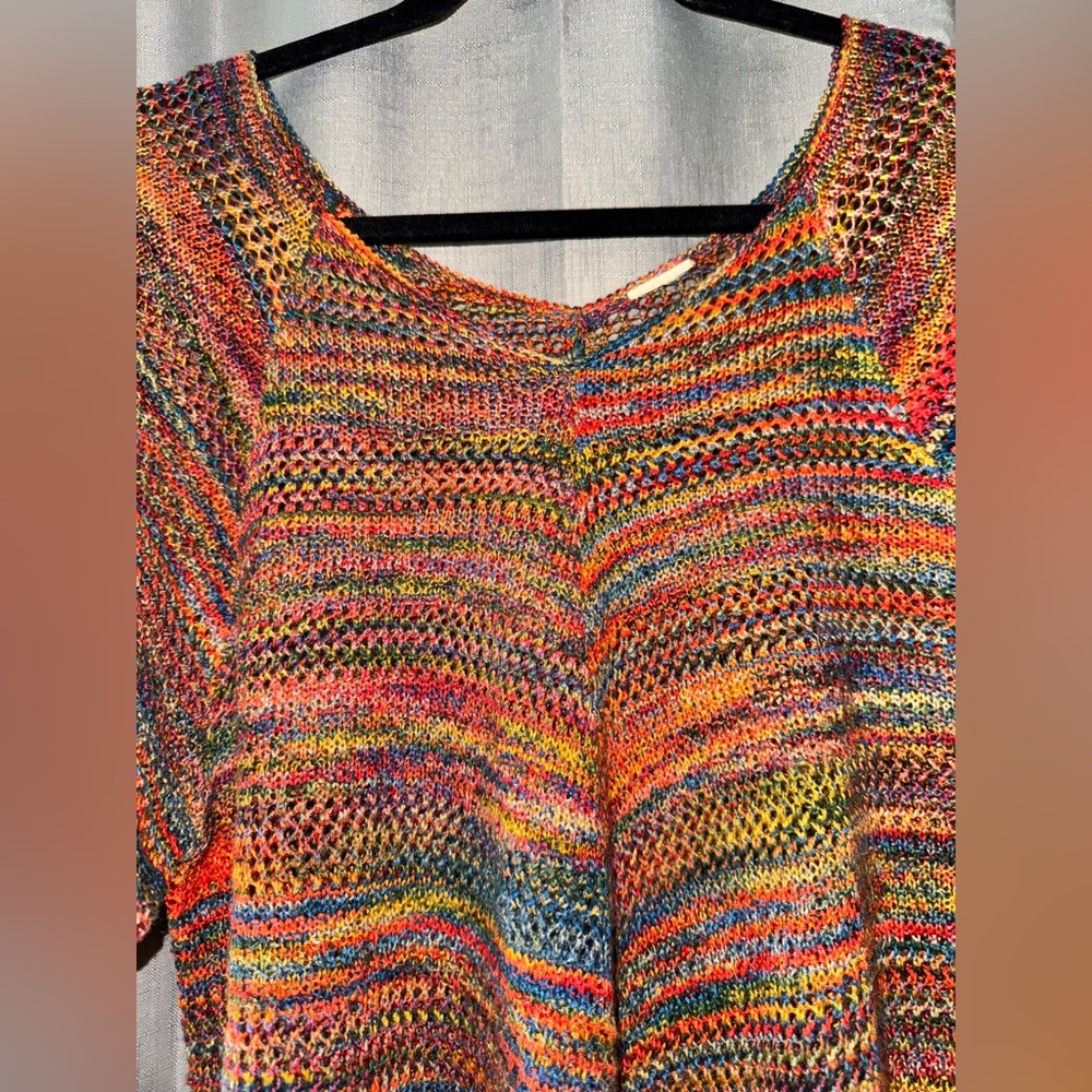 Unique Adorable Colored Top - Picture 3 of 7